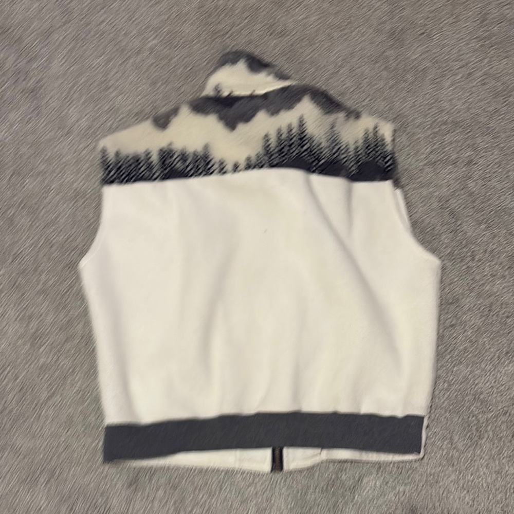 Women's Patterned Fleece Vest - Picture 3 of 3